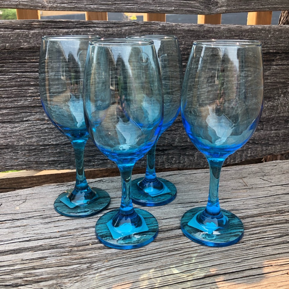 Vibrant Blue Wine Glass Set - Picture 5 of 7